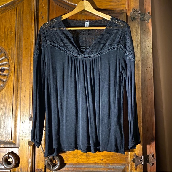 stylefaries Tops - Black long sleeve top